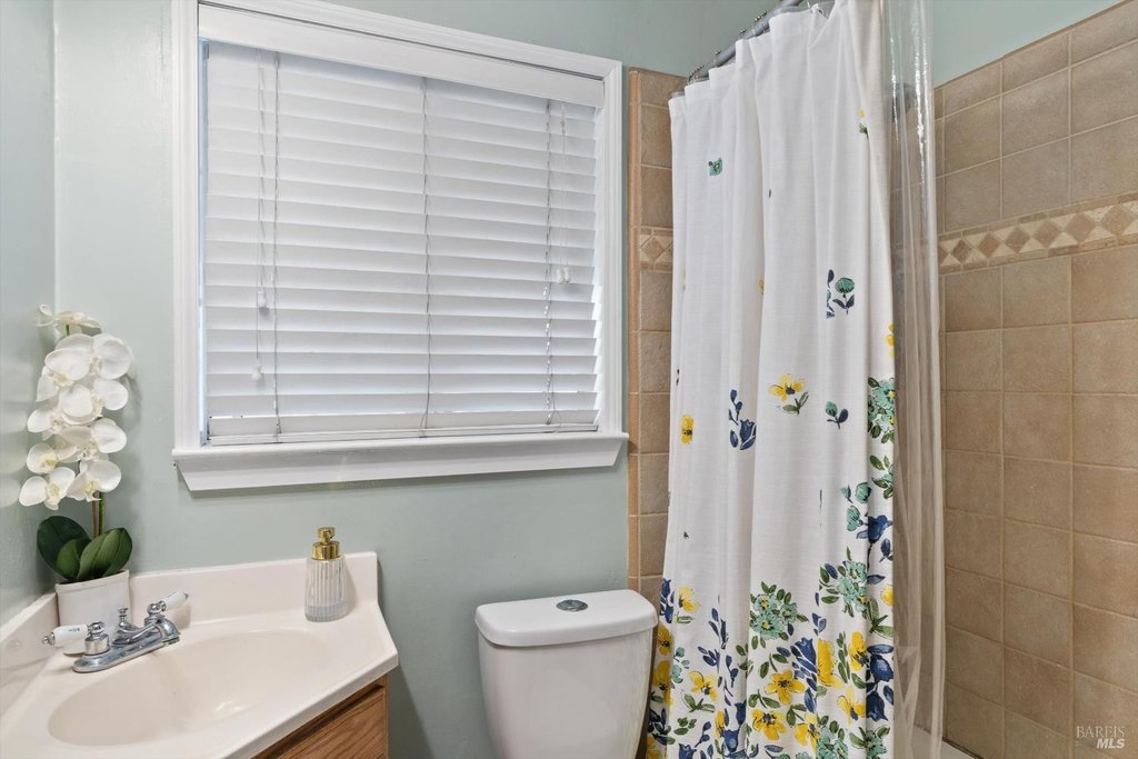 Santa Rosa, California, 95407, United States, 2 Bedrooms Bedrooms, ,1 BathroomBathrooms,Residential,Forsale,1985915