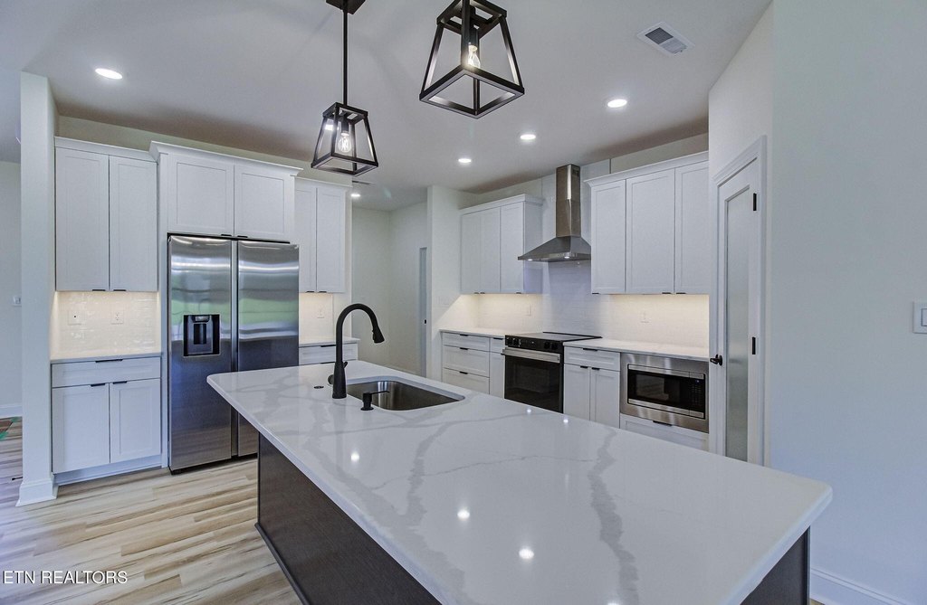 Vonore, Tennessee, 37885, United States, 3 Bedrooms Bedrooms, ,2 BathroomsBathrooms,Residential,Forsale,1910199