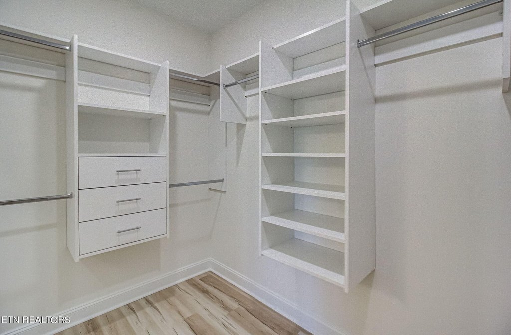 Vonore, Tennessee, 37885, United States, 3 Bedrooms Bedrooms, ,2 BathroomsBathrooms,Residential,Forsale,1910199