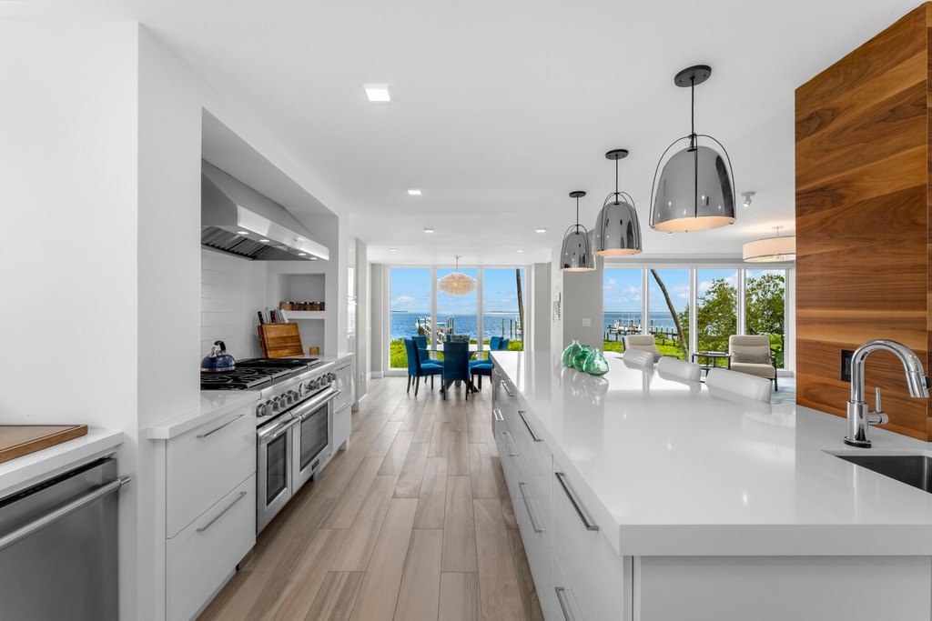 Key Largo, Florida, 33037, United States, 5 Bedrooms Bedrooms, ,3.5 BathroomsBathrooms,Residential,Forsale,1971978