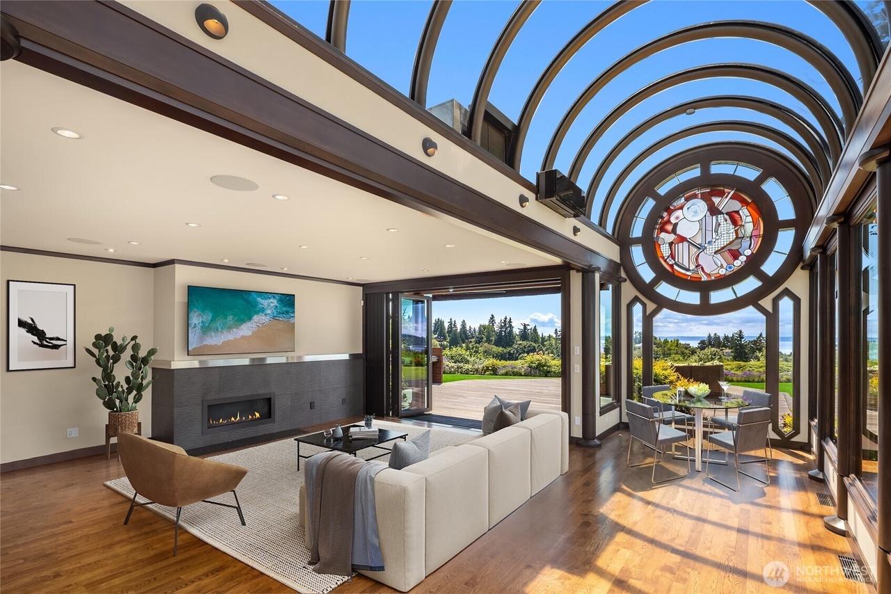 Mukilteo, Washington, 98275, United States, 4 Bedrooms Bedrooms, ,4 BathroomsBathrooms,Residential,Forsale,2009203