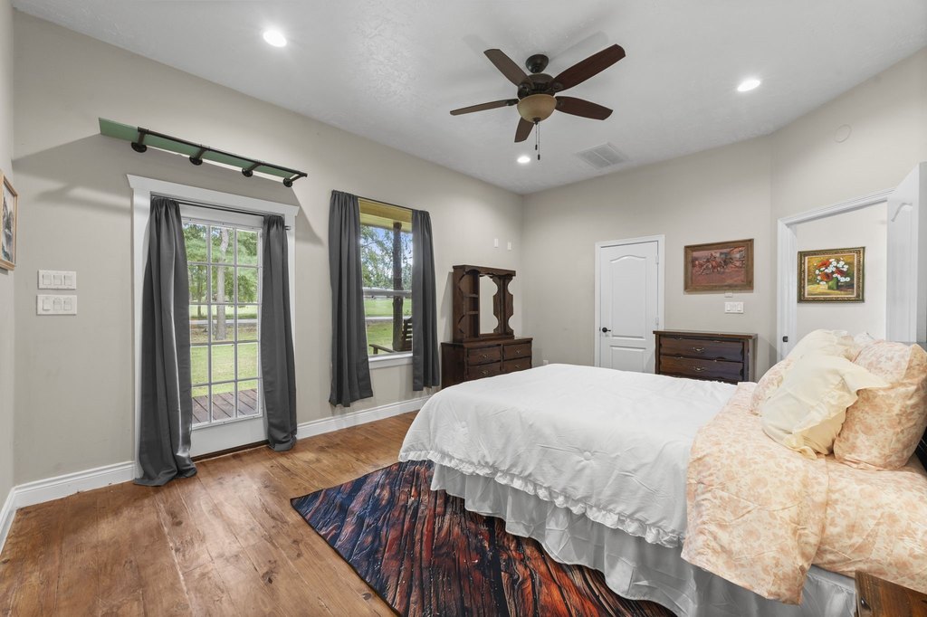 Montgomery, Texas, 77316, United States, 5 Bedrooms Bedrooms, ,3 BathroomsBathrooms,Residential,Forsale,1973417