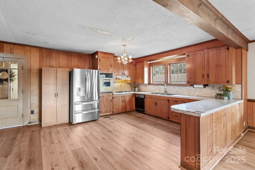 Kannapolis, North Carolina, 28081, United States, 6 Bedrooms Bedrooms, ,4 BathroomsBathrooms,Residential,Forsale,1985977