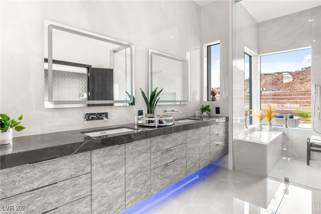 Henderson, Nevada, 89012, United States, 5 Bedrooms Bedrooms, ,5.5 BathroomsBathrooms,Residential,Forsale,2011990