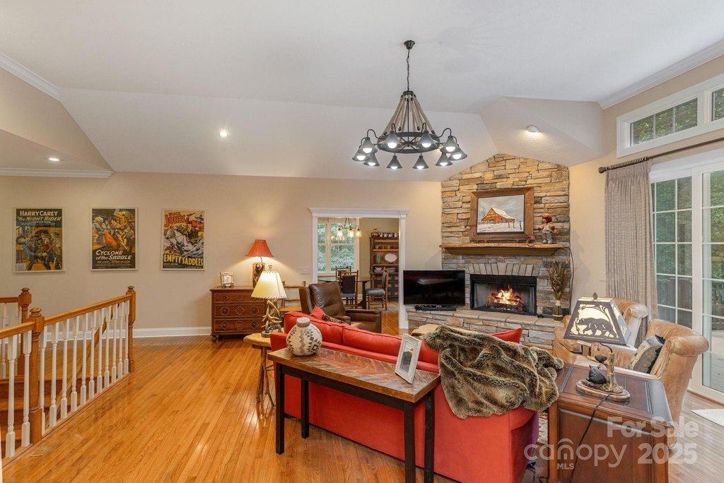 Flat Rock, North Carolina, 28731, United States, 3 Bedrooms Bedrooms, ,3 BathroomsBathrooms,Residential,Forsale,1985995