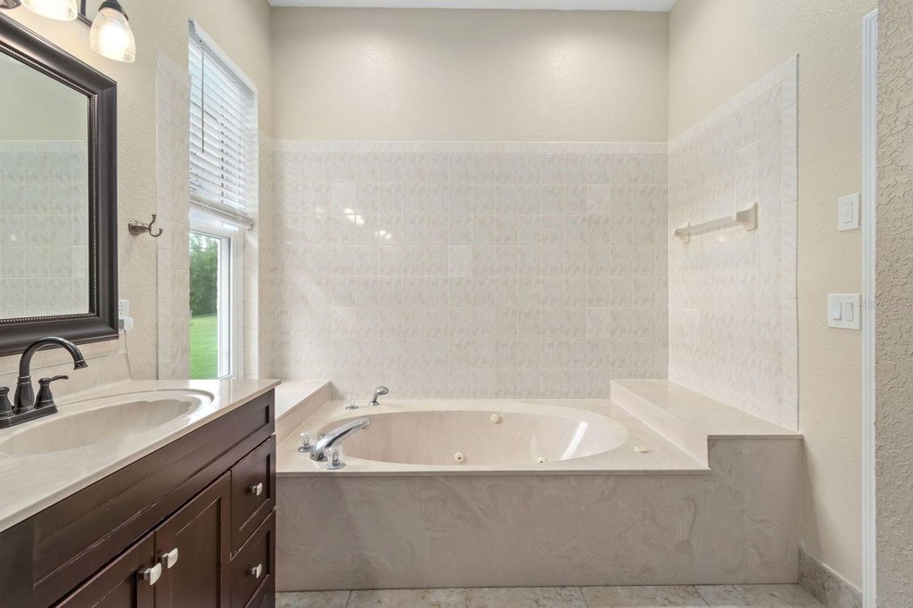 REDDICK, Florida, 32686, United States, 4 Bedrooms Bedrooms, ,4 BathroomsBathrooms,Residential,Forsale,1969786