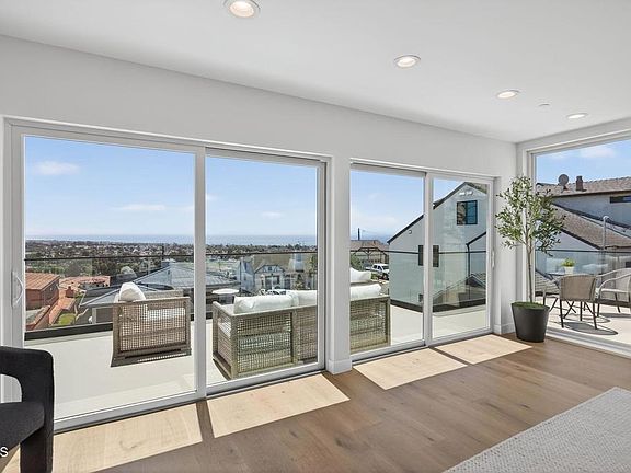 Ventura, California, 93001, United States, 4 Bedrooms Bedrooms, ,1.5 BathroomsBathrooms,Residential,Forsale,1963632