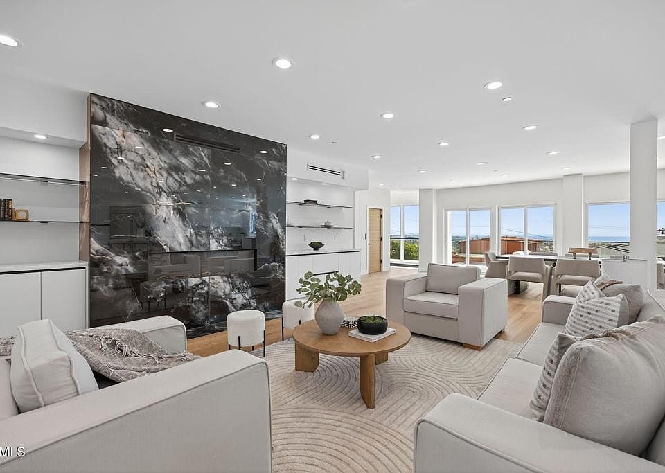 Ventura, California, 93001, United States, 4 Bedrooms Bedrooms, ,1.5 BathroomsBathrooms,Residential,Forsale,1963632