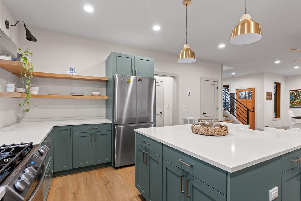 Signal Mountain, Tennessee, 37377, United States, 5 Bedrooms Bedrooms, ,5.5 BathroomsBathrooms,Residential,Forsale,1995324