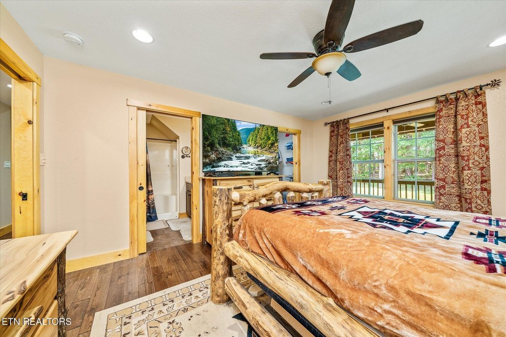 Jamestown, Tennessee, 38556, United States, 2 Bedrooms Bedrooms, ,2.5 BathroomsBathrooms,Residential,Forsale,1929822