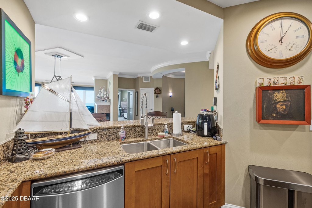 Daytona Beach Shores, Florida, 32118, United States, 2 Bedrooms Bedrooms, ,2.5 BathroomsBathrooms,Residential,Forsale,1964585