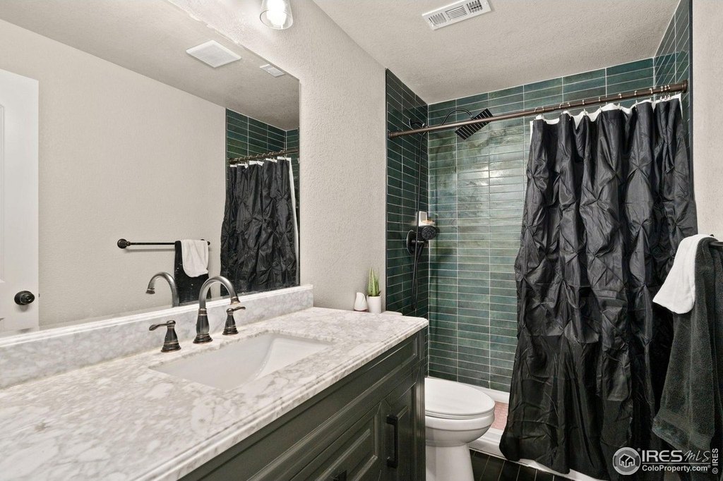 Windsor, Colorado, 80550, United States, 5 Bedrooms Bedrooms, ,3 BathroomsBathrooms,Residential,Forsale,1967217