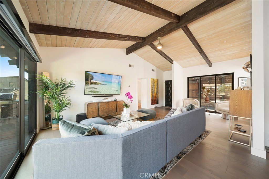 Los Angeles, California, 90046, United States, 3 Bedrooms Bedrooms, ,2 BathroomsBathrooms,Residential,Forsale,1985943