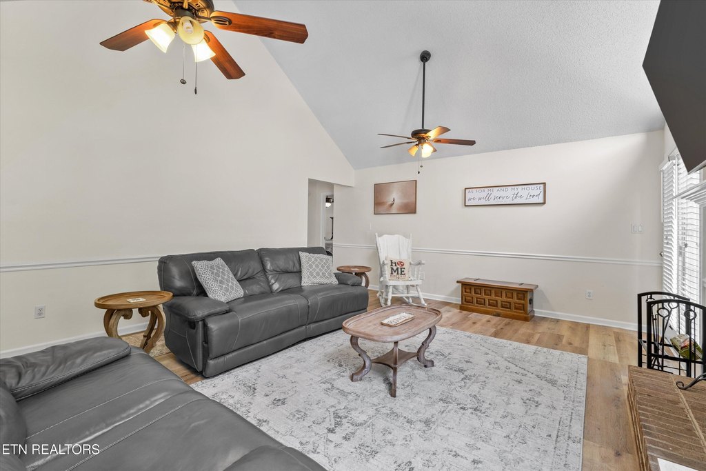 Maryville, Tennessee, 37803, United States, 3 Bedrooms Bedrooms, ,2 BathroomsBathrooms,Residential,Forsale,1952843