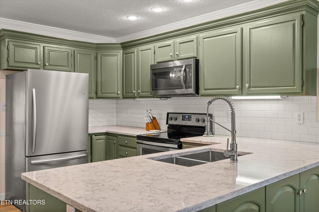 Maryville, Tennessee, 37803, United States, 3 Bedrooms Bedrooms, ,2 BathroomsBathrooms,Residential,Forsale,1952843