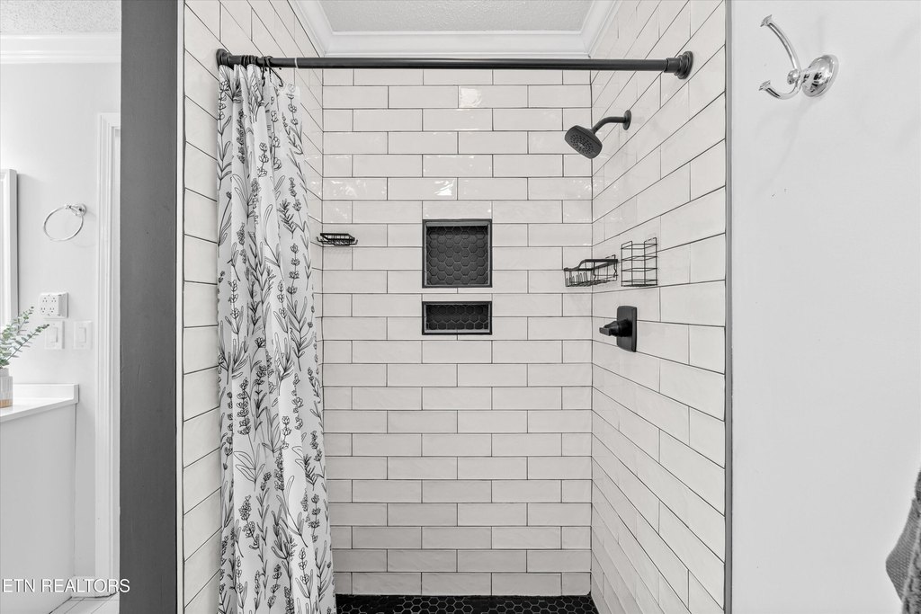 Maryville, Tennessee, 37803, United States, 3 Bedrooms Bedrooms, ,2 BathroomsBathrooms,Residential,Forsale,1952843