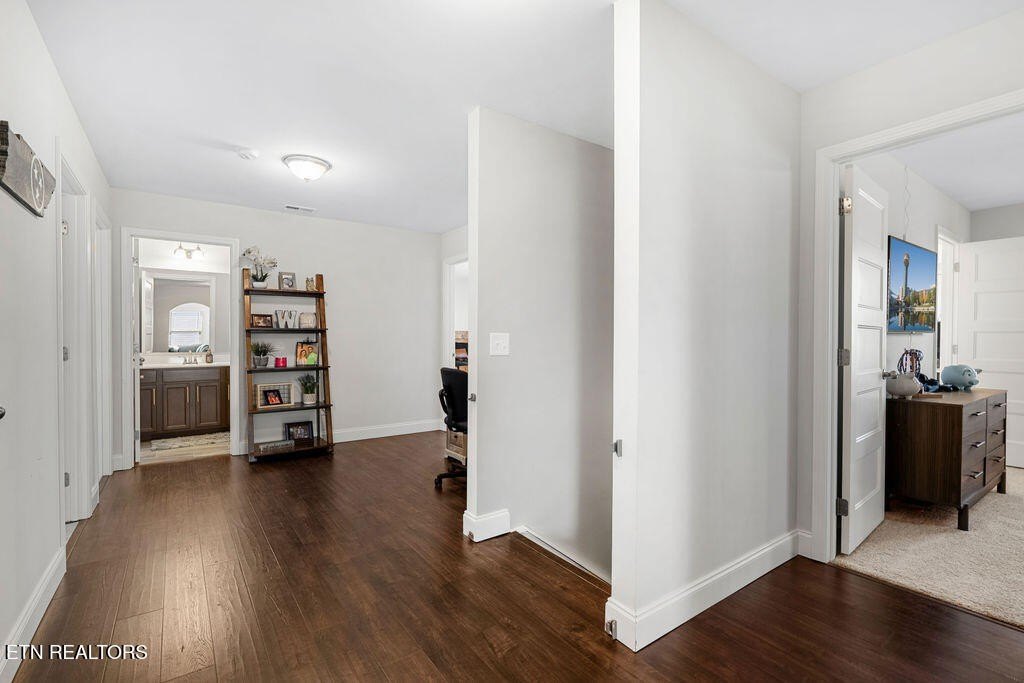 Lenoir City, Tennessee, 37771, United States, 4 Bedrooms Bedrooms, ,3.5 BathroomsBathrooms,Residential,Forsale,1973586