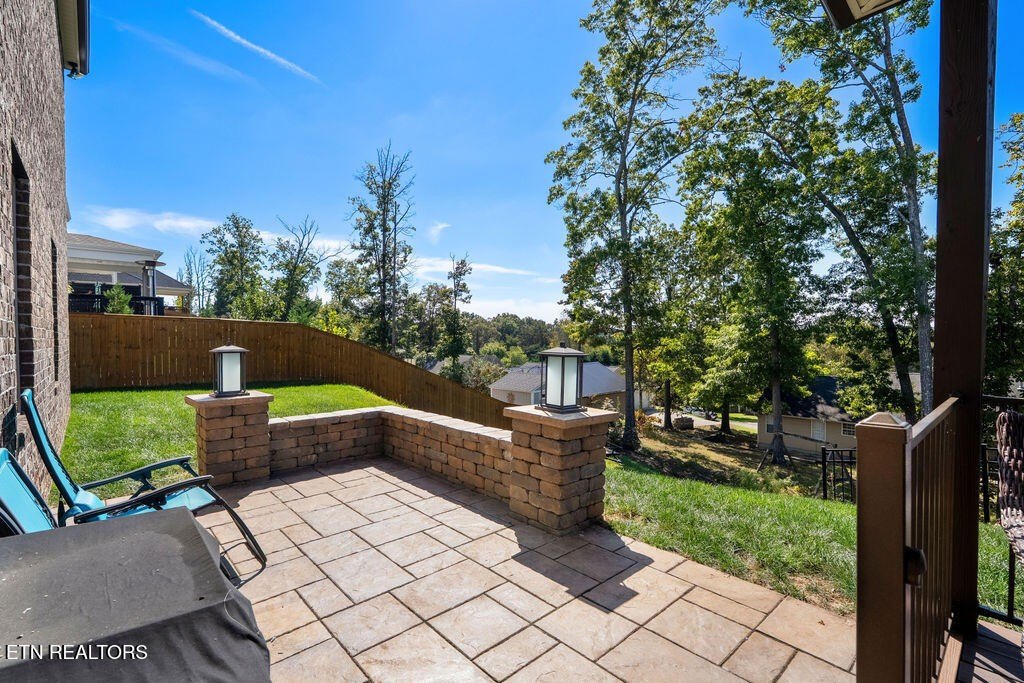 Lenoir City, Tennessee, 37771, United States, 4 Bedrooms Bedrooms, ,3.5 BathroomsBathrooms,Residential,Forsale,1973586