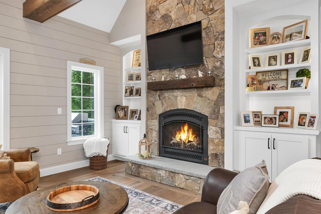 Meredith, New Hampshire, 03253, United States, 6 Bedrooms Bedrooms, ,6.5 BathroomsBathrooms,Residential,Forsale,1893919