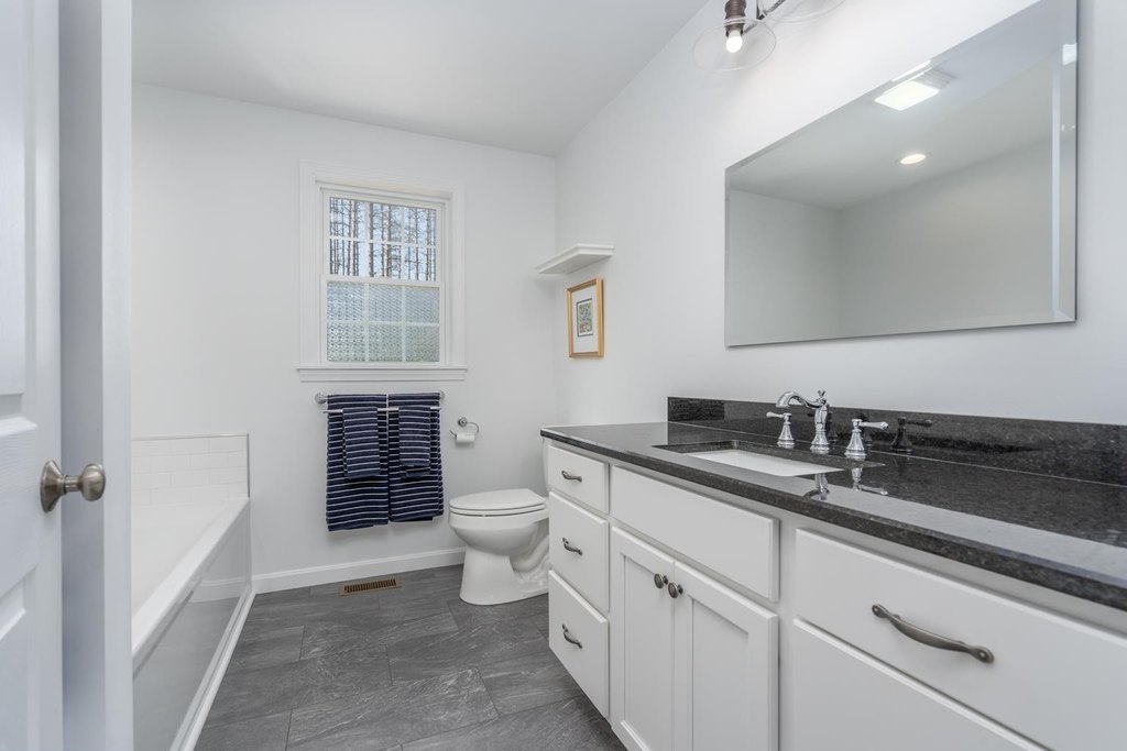 Barnstead, New Hampshire, 03225, United States, 3 Bedrooms Bedrooms, ,2 BathroomsBathrooms,Residential,Forsale,2002419