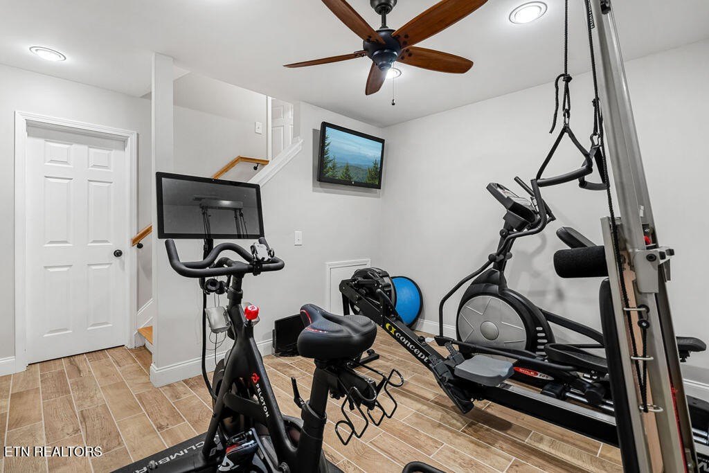 Lenoir City, Tennessee, 37771, United States, 4 Bedrooms Bedrooms, ,3.5 BathroomsBathrooms,Residential,Forsale,1960213