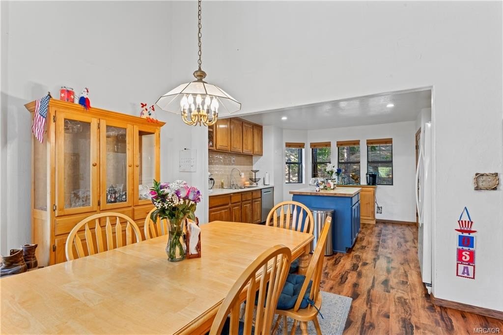 Lake Arrowhead, California, 92352, United States, 3 Bedrooms Bedrooms, ,3 BathroomsBathrooms,Residential,Forsale,1953303