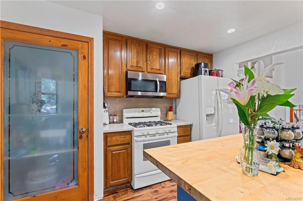 Lake Arrowhead, California, 92352, United States, 3 Bedrooms Bedrooms, ,3 BathroomsBathrooms,Residential,Forsale,1953303