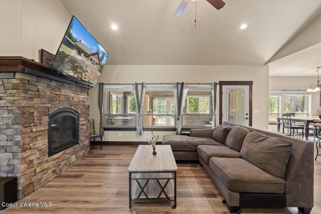 Rathdrum, Idaho, 83858, United States, 3 Bedrooms Bedrooms, ,2 BathroomsBathrooms,Residential,Forsale,1946343