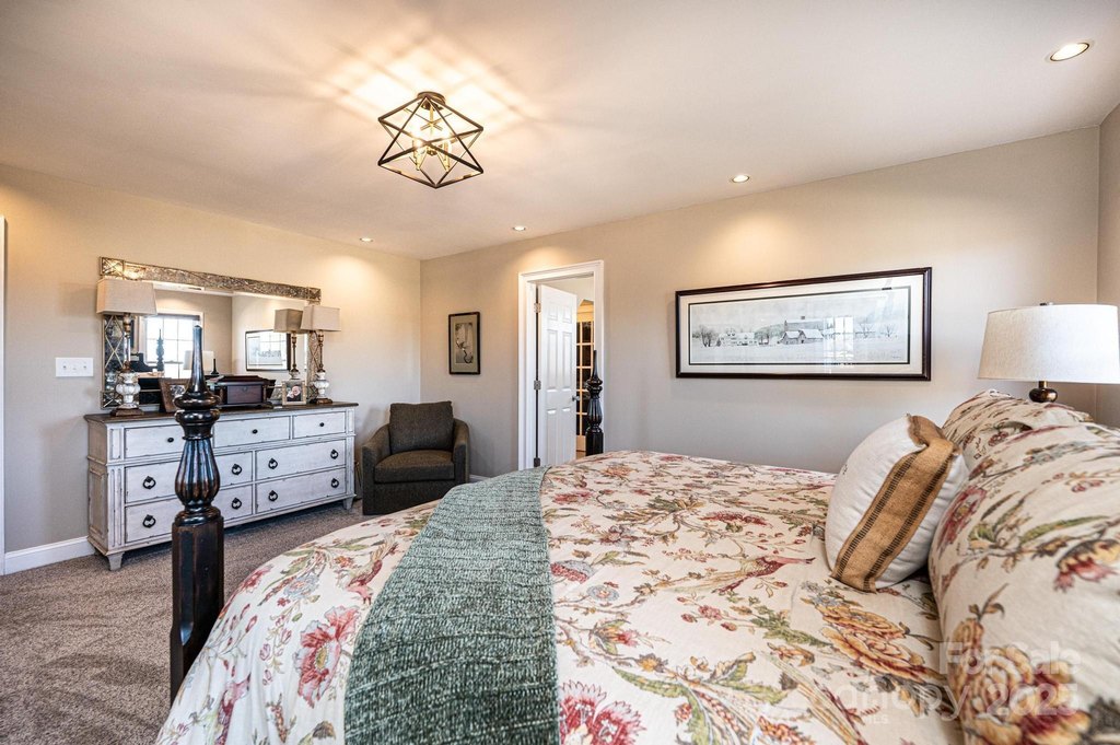 Hickory, North Carolina, 28601, United States, 3 Bedrooms Bedrooms, ,2 BathroomsBathrooms,Residential,Forsale,2014455