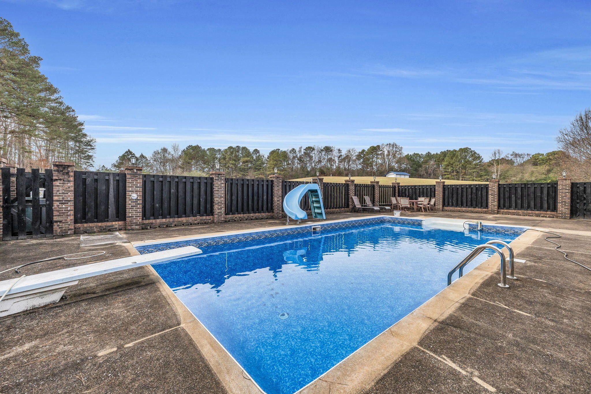 Chickamauga, Georgia, 30707, United States, 2 Bedrooms Bedrooms, ,3 BathroomsBathrooms,Residential,Forsale,2009590