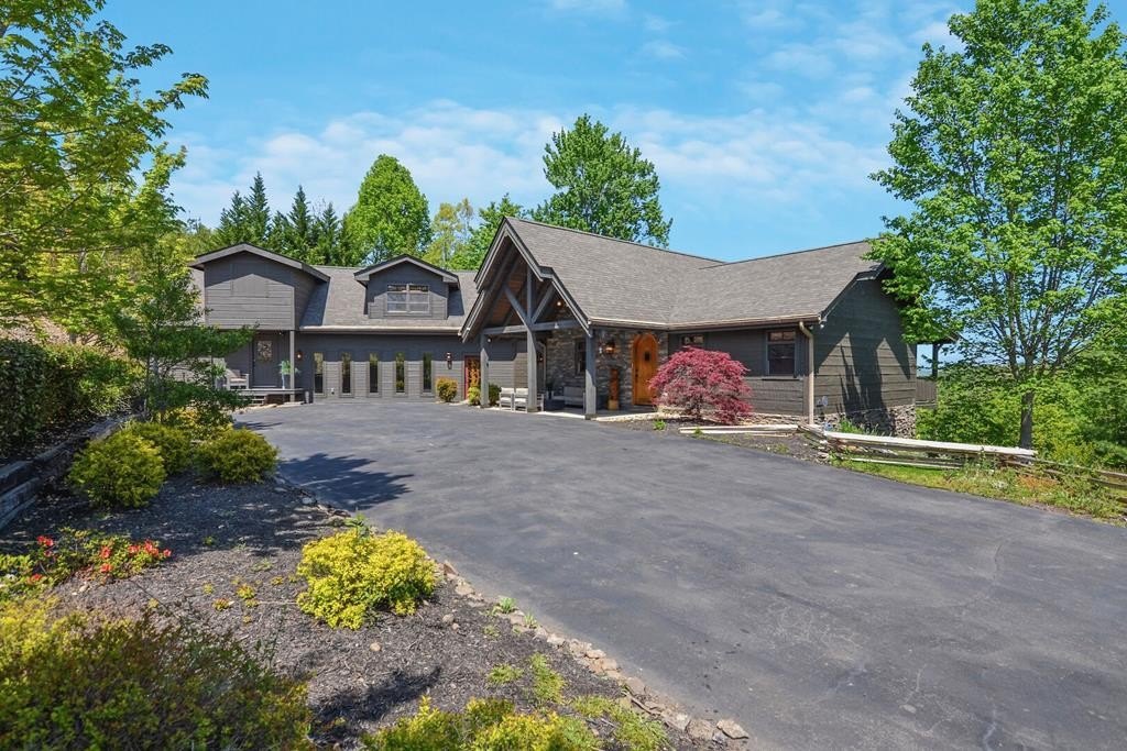 Sevierville, Tennessee, 37862, United States, 3 Bedrooms Bedrooms, ,6.5 BathroomsBathrooms,Residential,Forsale,2011936