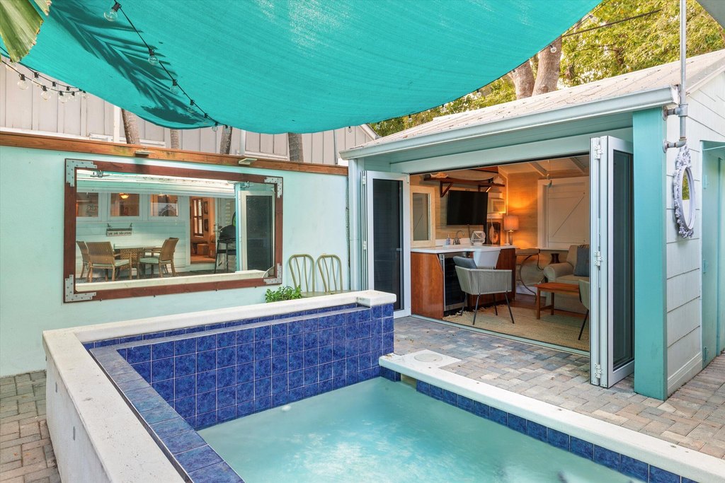 Key West, Florida, 33040, United States, 3 Bedrooms Bedrooms, ,1.5 BathroomsBathrooms,Residential,Forsale,1972001