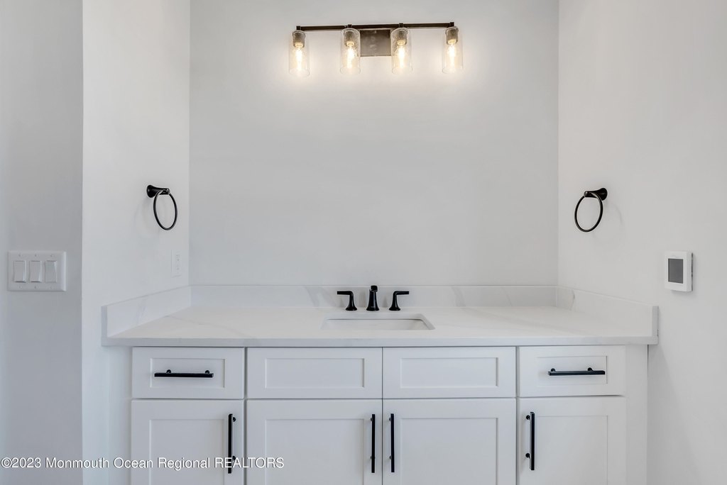 Eatontown, New Jersey, 07724, United States, 3 Bedrooms Bedrooms, ,3.5 BathroomsBathrooms,Residential,Forsale,1984557