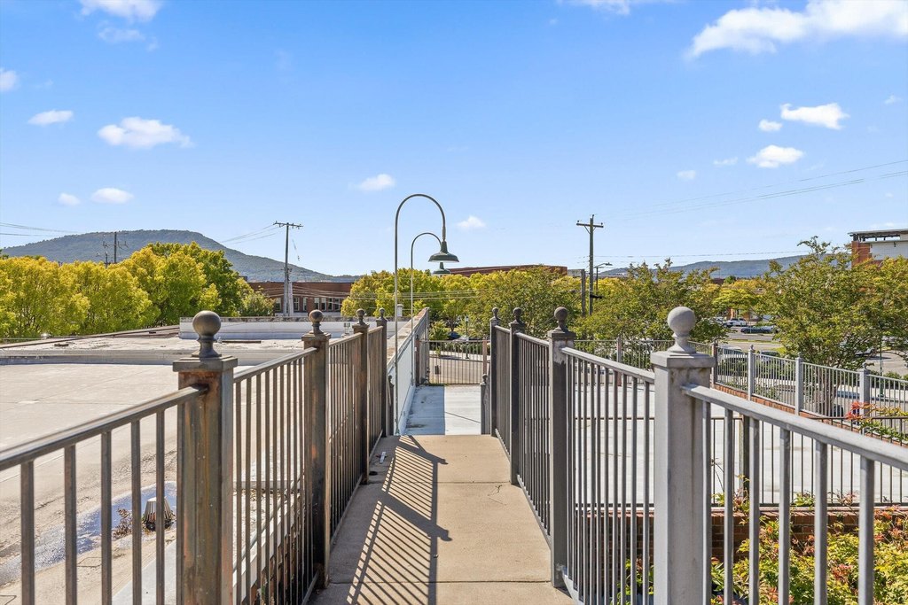 Chattanooga, Tennessee, 37402, United States, 4 Bedrooms Bedrooms, ,4.5 BathroomsBathrooms,Residential,Forsale,2011235