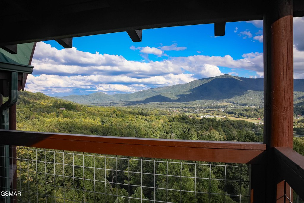 Sevierville, Tennessee, 37862, United States, 4 Bedrooms Bedrooms, ,5.5 BathroomsBathrooms,Residential,Forsale,1999464