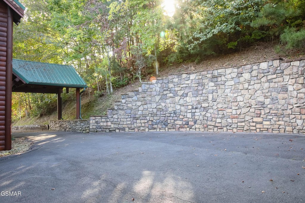 Sevierville, Tennessee, 37862, United States, 4 Bedrooms Bedrooms, ,5.5 BathroomsBathrooms,Residential,Forsale,1999464