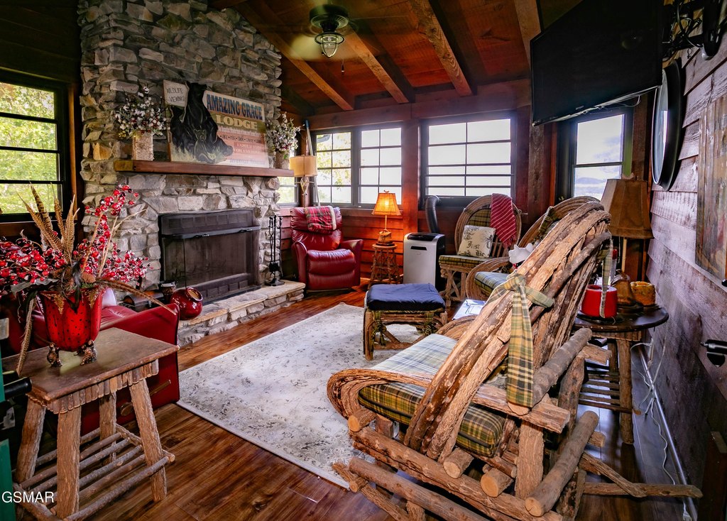 Sevierville, Tennessee, 37862, United States, 4 Bedrooms Bedrooms, ,5.5 BathroomsBathrooms,Residential,Forsale,1999464