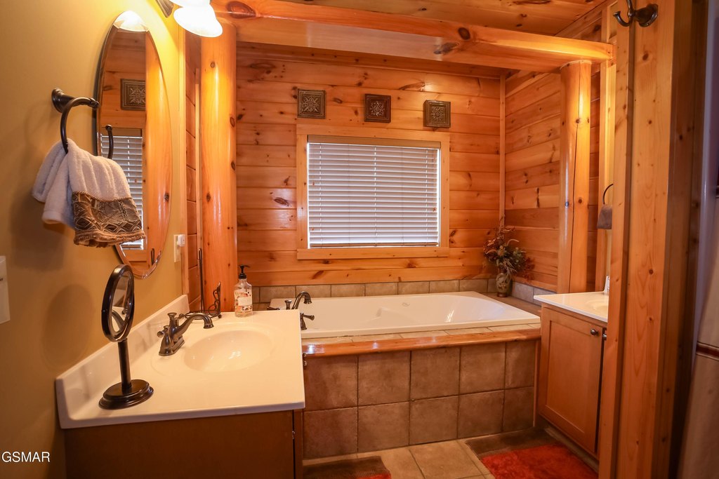 Sevierville, Tennessee, 37862, United States, 4 Bedrooms Bedrooms, ,5.5 BathroomsBathrooms,Residential,Forsale,1999464