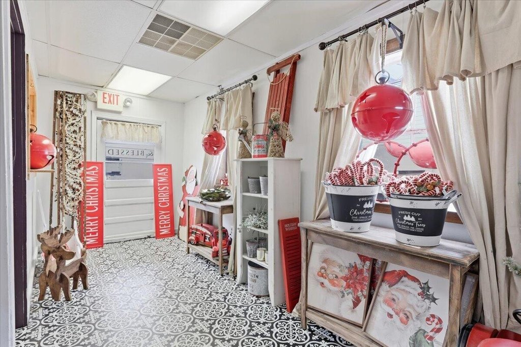 Dandridge, Tennessee, 37725, United States, ,Commercial,Forsale,1988738