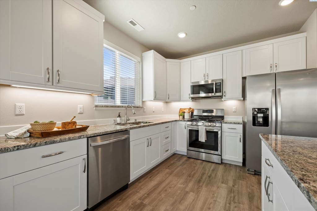 Richland, Washington, 99352, United States, 4 Bedrooms Bedrooms, ,2.5 BathroomsBathrooms,Residential,Forsale,1990696