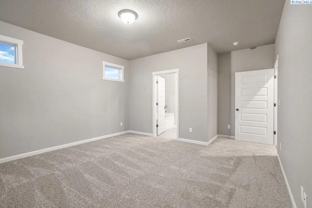 West Richland, Washington, 99353, United States, 4 Bedrooms Bedrooms, ,2 BathroomsBathrooms,Residential,Forsale,1990697