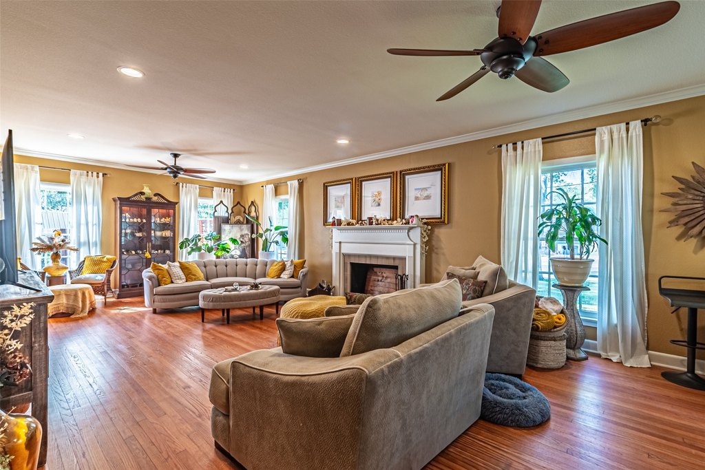 Navasota, Texas, 77868, United States, 4 Bedrooms Bedrooms, ,4.5 BathroomsBathrooms,Residential,Forsale,1973414