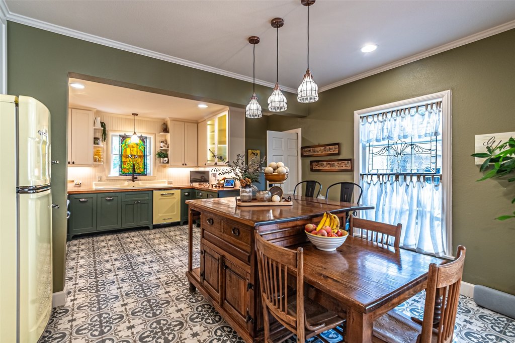 Navasota, Texas, 77868, United States, 4 Bedrooms Bedrooms, ,4.5 BathroomsBathrooms,Residential,Forsale,1973414