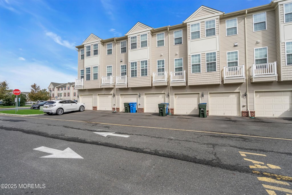 Tinton Falls, New Jersey, 07753, United States, 2 Bedrooms Bedrooms, ,2.5 BathroomsBathrooms,Residential,Forsale,1994029