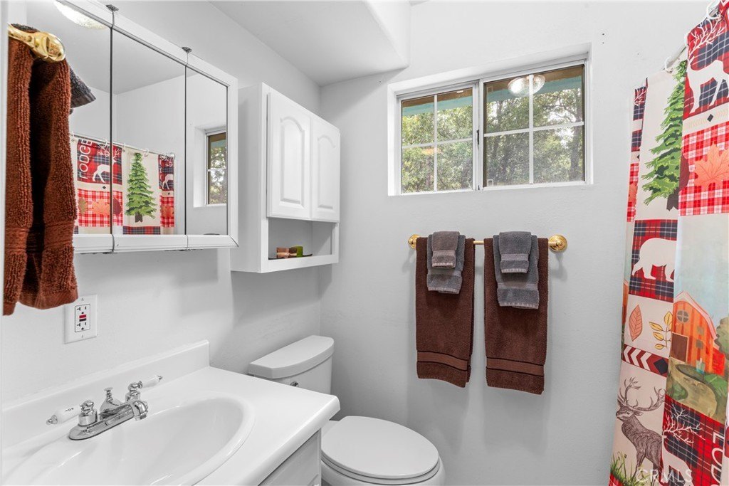 Lake Arrowhead, California, 92352, United States, 4 Bedrooms Bedrooms, ,2.5 BathroomsBathrooms,Residential,Forsale,1971038