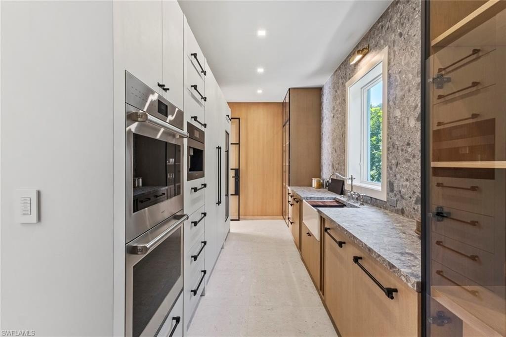 NAPLES, Florida, 34102, United States, 5 Bedrooms Bedrooms, ,5.5 BathroomsBathrooms,Residential,Forsale,2011524