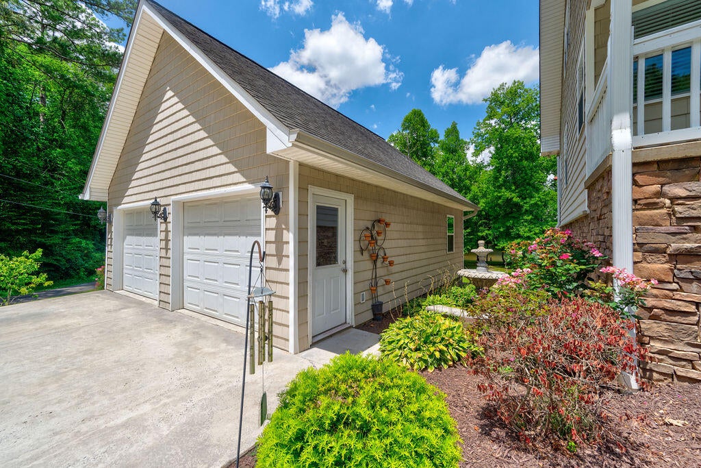 Cohutta, Georgia, 30710, United States, 5 Bedrooms Bedrooms, ,3 BathroomsBathrooms,Residential,Forsale,1963614