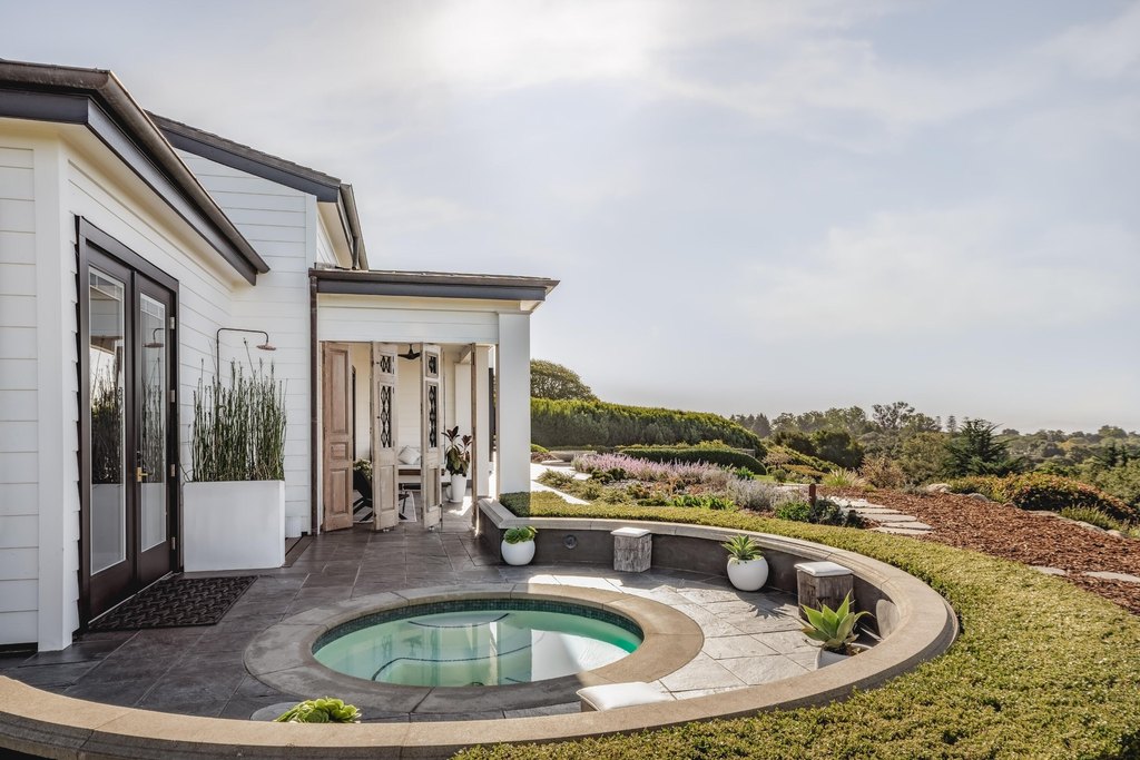 SANTA BARBARA, California, 93110, United States, 6 Bedrooms Bedrooms, ,7.5 BathroomsBathrooms,Residential,Forsale,1985950