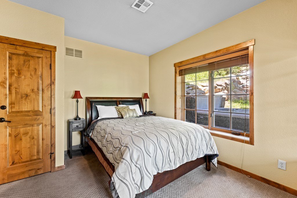 Donnelly, Idaho, 83615, United States, 2 Bedrooms Bedrooms, ,3 BathroomsBathrooms,Residential,Forsale,1996714