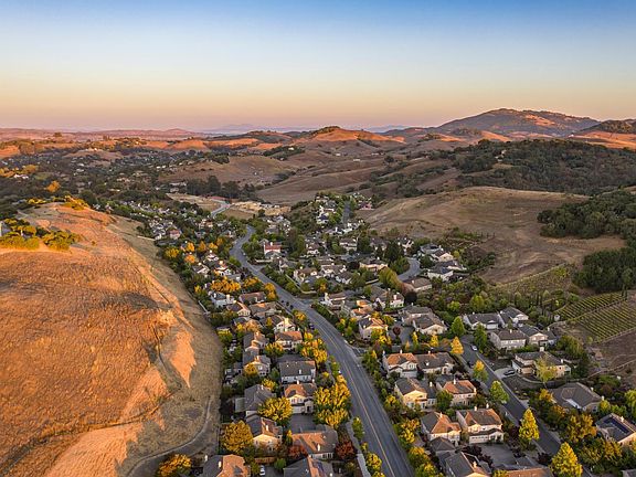 Petaluma, California, 94952, United States, 4 Bedrooms Bedrooms, ,3 BathroomsBathrooms,Residential,Forsale,1985922